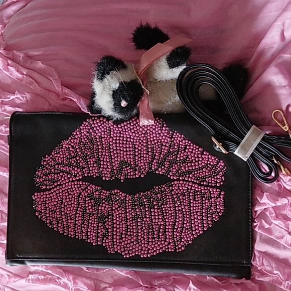 Black clutch with sequined lips👄NWOT - Picture 2 of 7